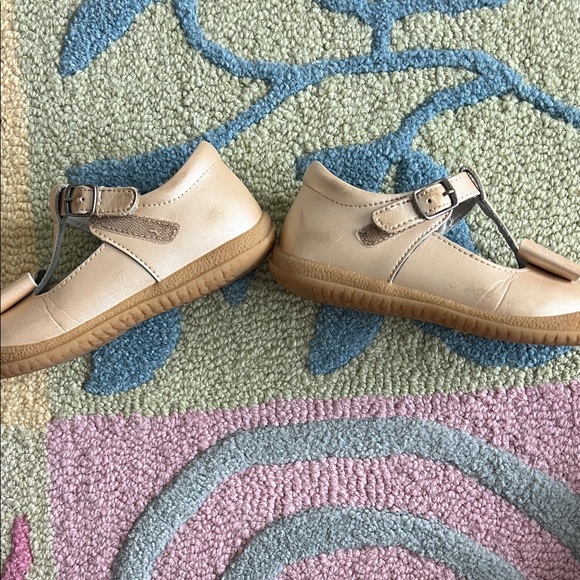 L'Amour Beige Kids Dress Shoes with Bow - Picture 4 of 5